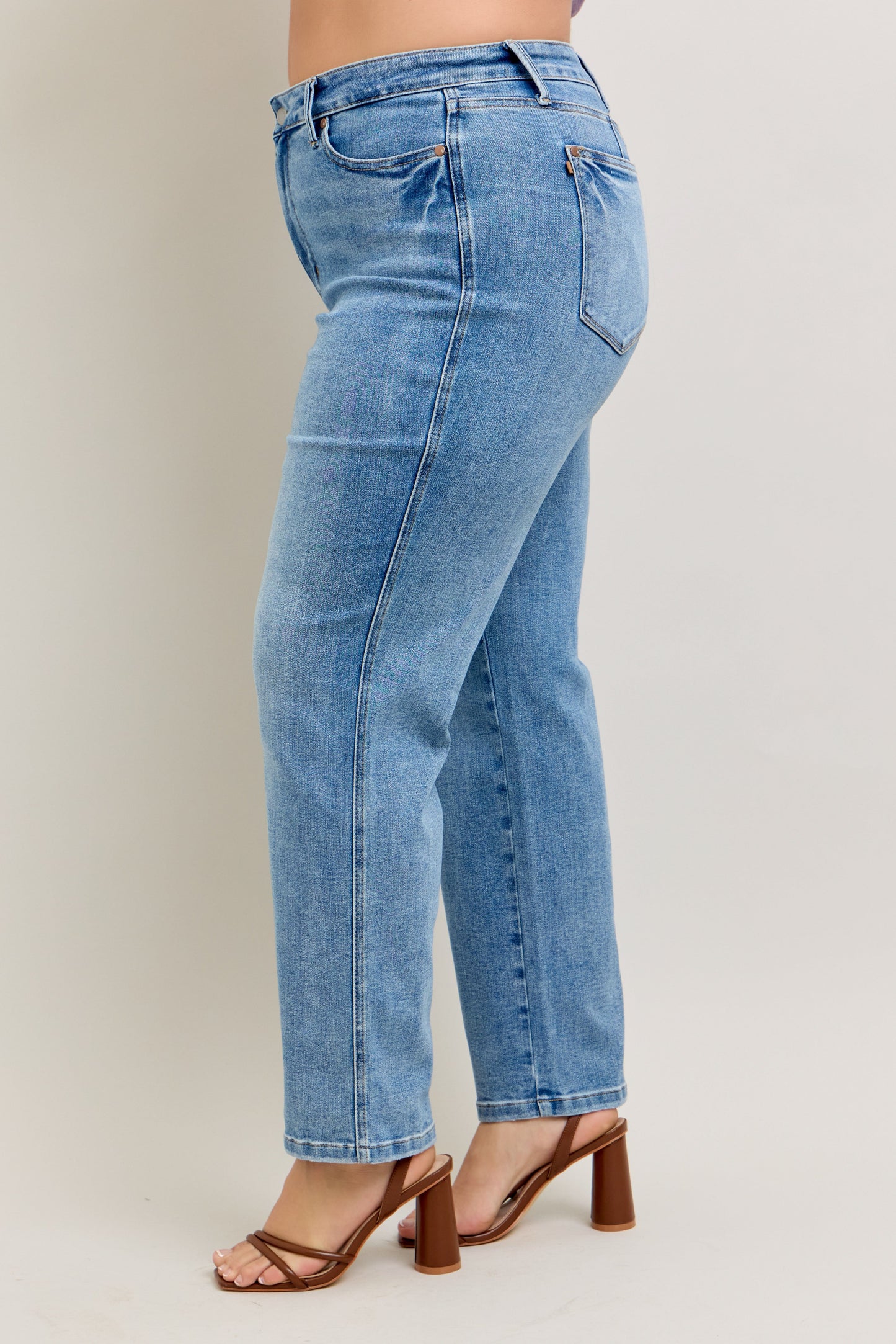 Judy Blue Apparel Judy Blue Mid Rise Tummy Control Vintage Wash Straight Leg Jeans for Women
